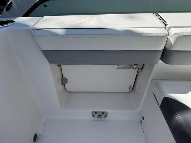 Slide: The Image of Robalo R317 Dual Console 2024 - 46