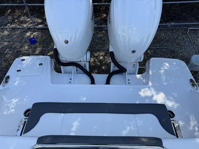 Slide: The Image of Robalo R317 Dual Console 2024 - 48