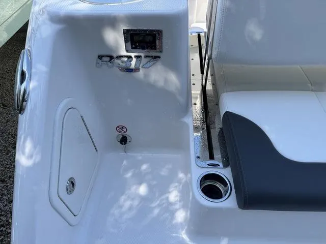 Slide: The Image of Robalo R317 Dual Console 2024 - 50