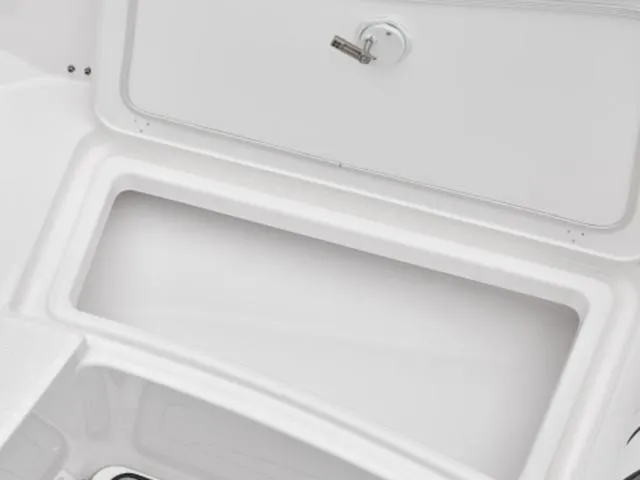 Slide: The Image of 2024 Yamaha Boats 252 FSH Sport storage compartment - 9