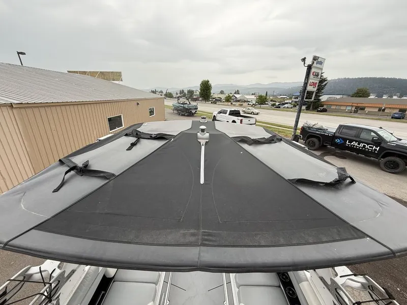 Slide: The Image of Malibu M220 2023 - 12