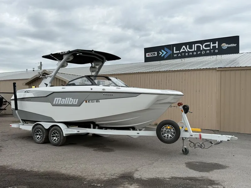 Slide: The Image of Malibu M220 2023 - 1