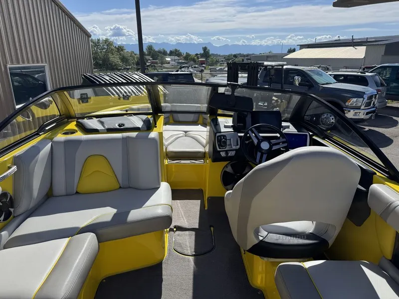 Slide: The Image of Malibu 21 VLX 2017 - 12