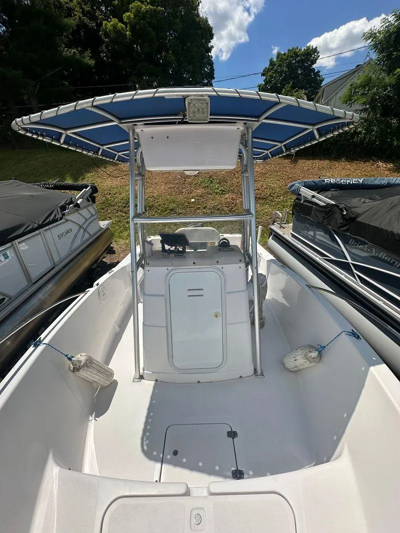 Slide: The Image of 2002 Pro-Line 20 Sport boat with T-top and center console. - 20