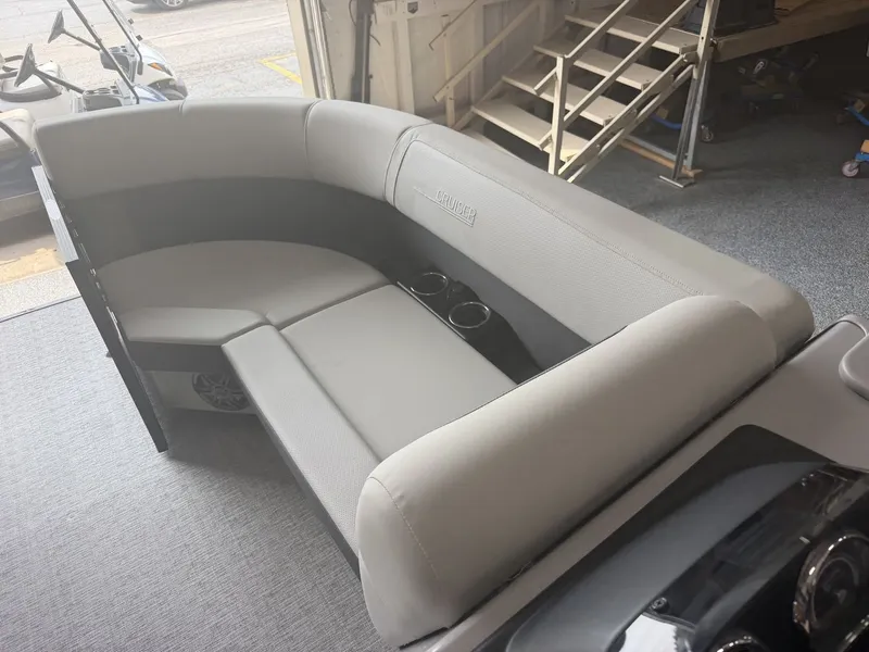 Slide: The Image of Harris Cruiser 210 2025 - 10