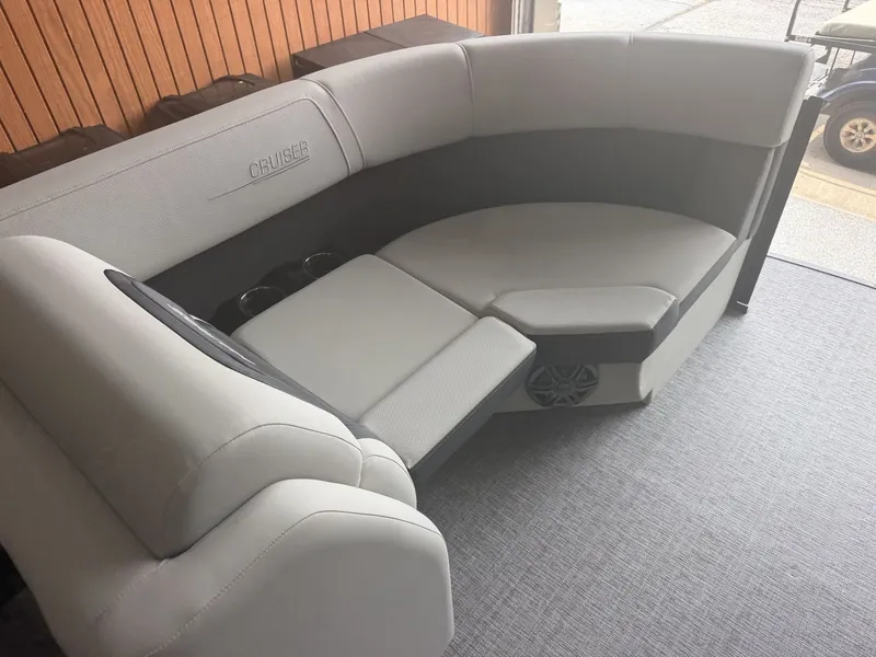 Slide: The Image of Harris Cruiser 210 2025 - 9