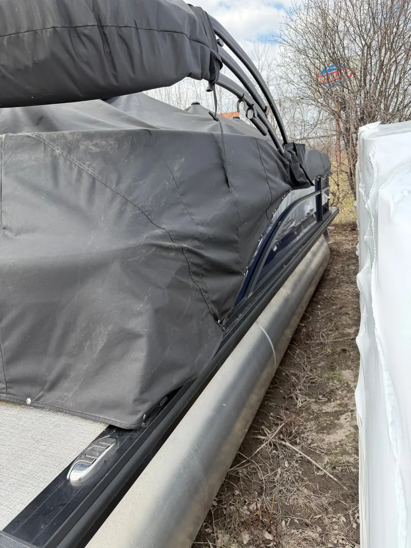 Slide: The Image of Harris Cruiser 210 2025 - 11