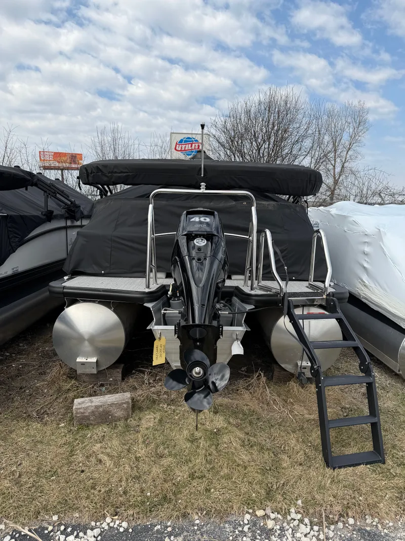 Slide: The Image of Harris Cruiser 210 2025 - 8