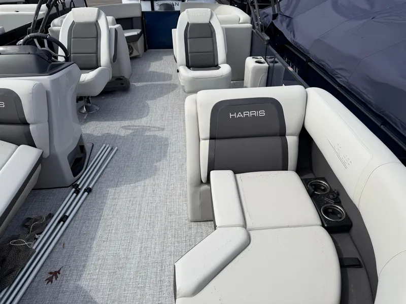 Slide: The Image of Harris Cruiser 210 2025 - 3