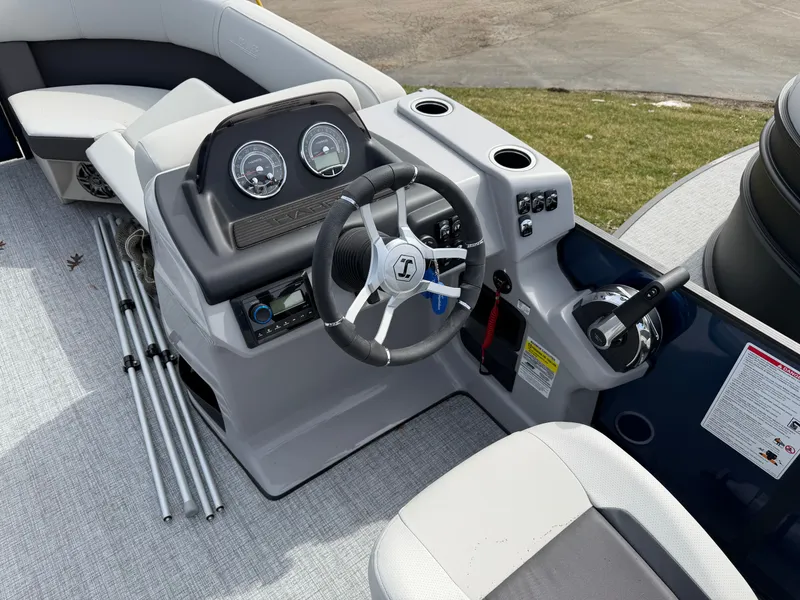 Slide: The Image of Harris Cruiser 210 2025 - 7
