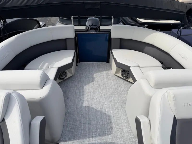 Slide: The Image of Harris Cruiser 210 2025 - 10
