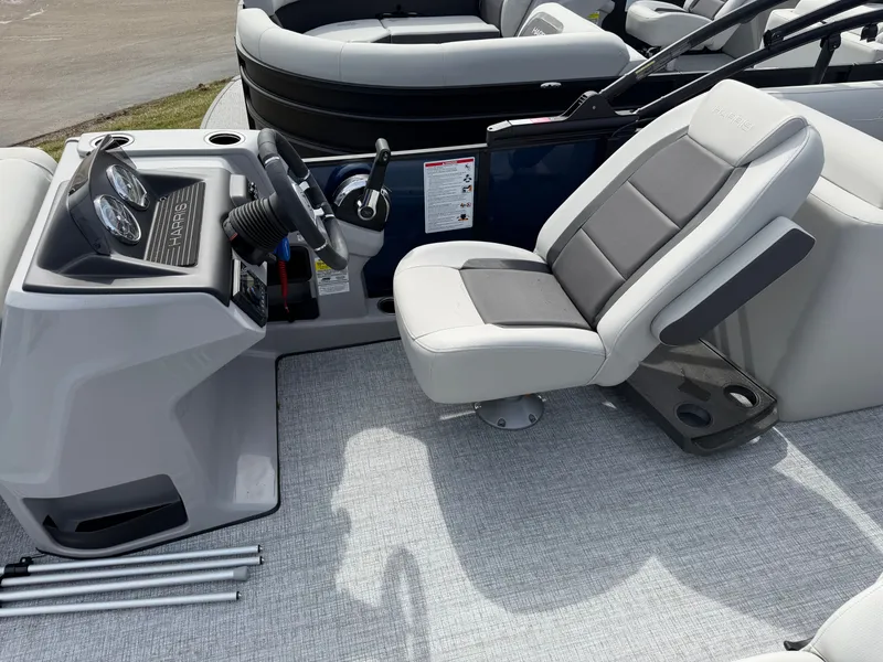 Slide: The Image of Harris Cruiser 210 2025 - 6