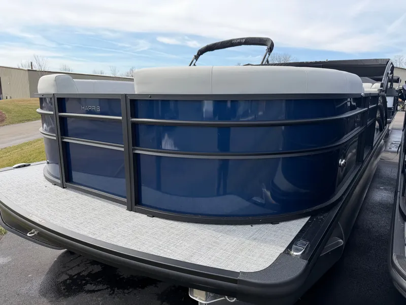 Slide: The Image of Harris Cruiser 210 2025 - 2