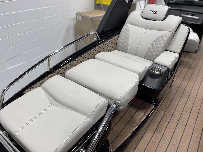 Slide: The Image of 2024 Manitou 25 LX SRW Dual Engine boat with luxurious white seating. - 12