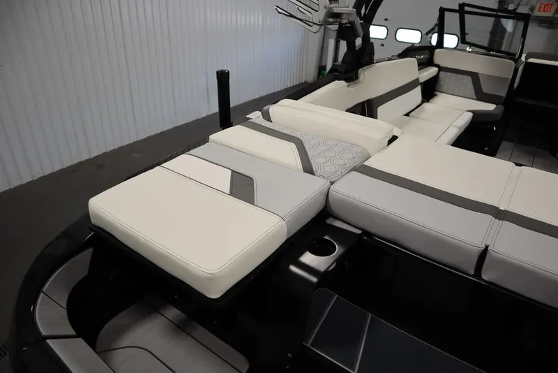 Slide: The Image of Heyday H22 2024 - 102