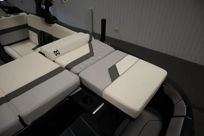 Slide: The Image of Heyday H22 2024 - 105