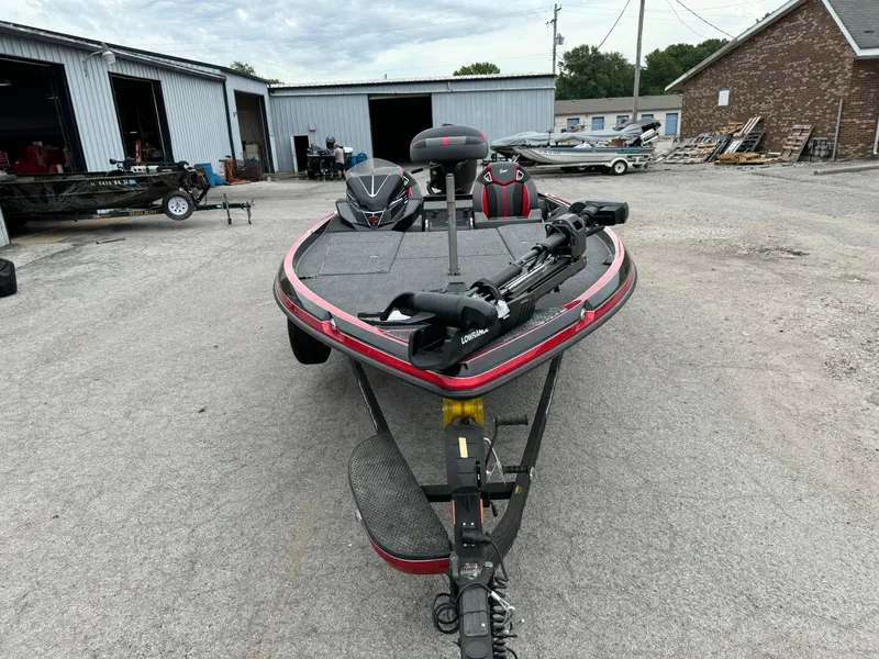 Slide: The Image of 2024 Ranger Z521R Ranger Cup Equipped boat in a storage yard. - 14