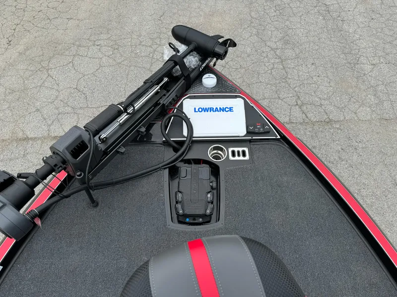 Slide: The Image of 2024 Ranger Z521R boat deck with Lowrance electronics and trolling motor. - 16