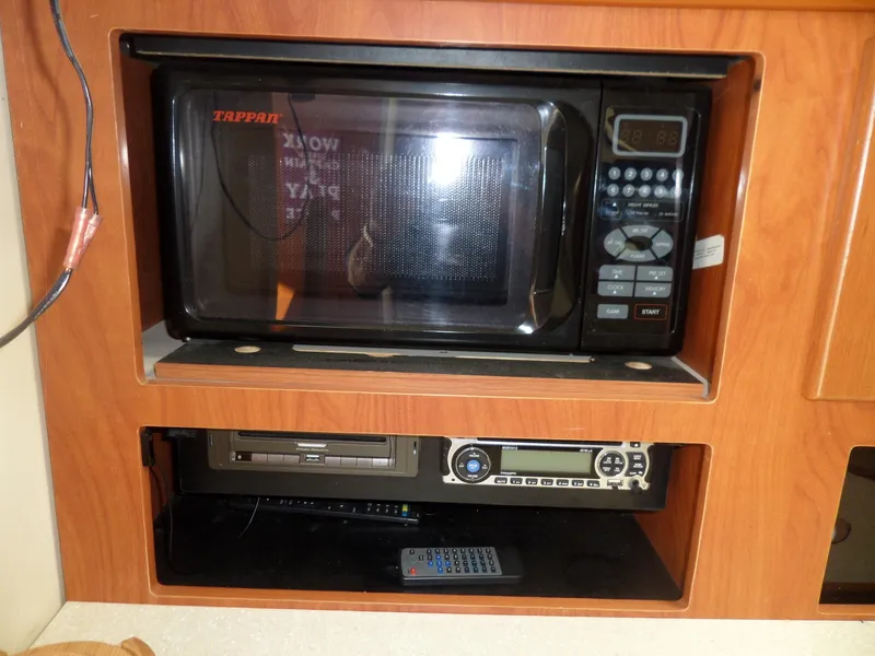 Slide: The Image of Bayliner 320 Cruiser 2008 - 55