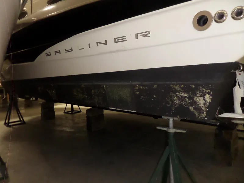 Slide: The Image of Bayliner 320 Cruiser 2008 - 68