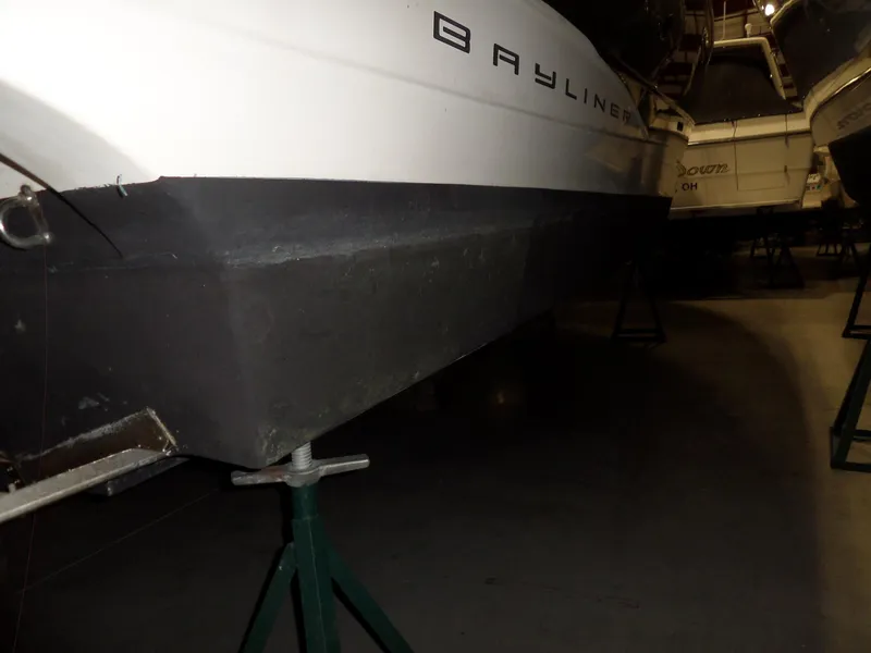 Slide: The Image of Bayliner 320 Cruiser 2008 - 69