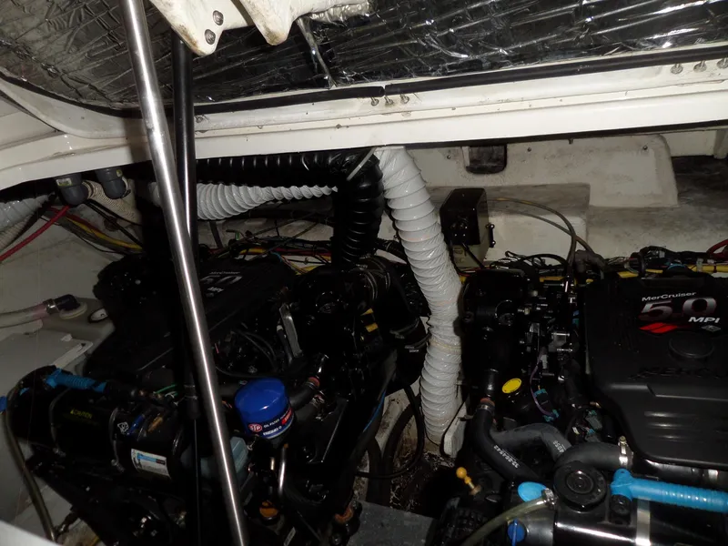 Slide: The Image of Bayliner 320 Cruiser 2008 - 79