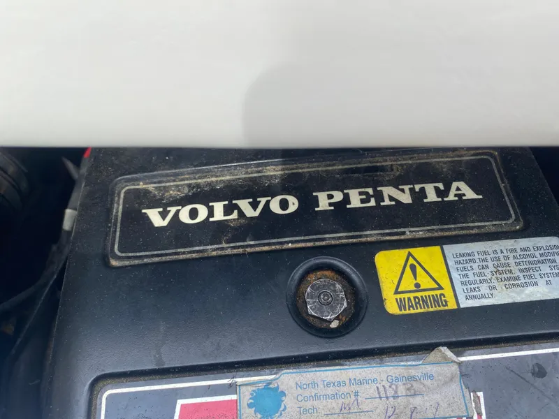 Slide: The Image of 1997 Four Winns 200 Horizon Volvo Penta engine close-up - 10