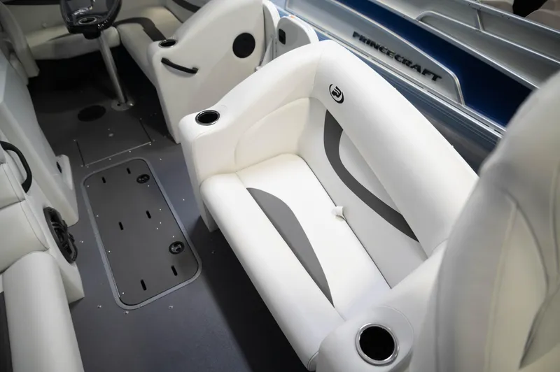 Slide: The Image of Princecraft Ventura 194 - 11