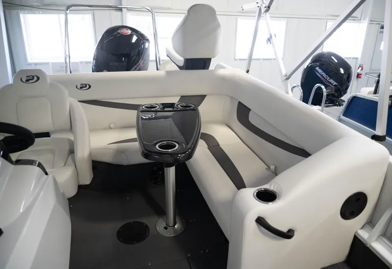 Slide: The Image of Princecraft Ventura 194 - 13