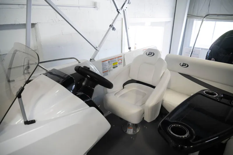 Slide: The Image of Princecraft Ventura 194 - 15