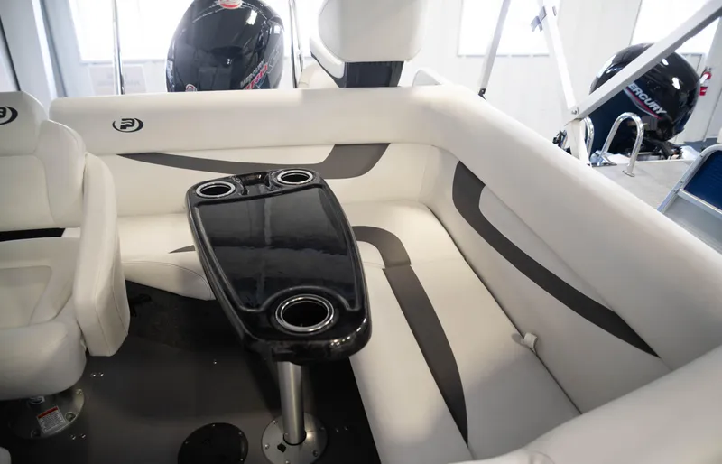 Slide: The Image of Princecraft Ventura 194 - 21