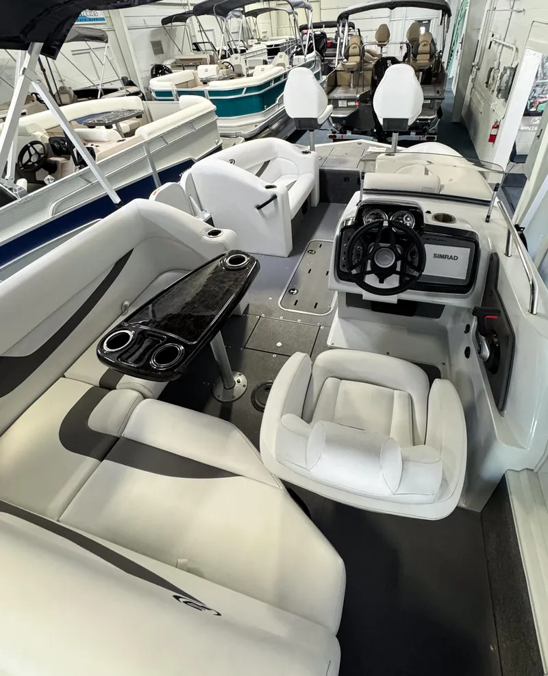 Slide: The Image of Princecraft Ventura 194 - 6