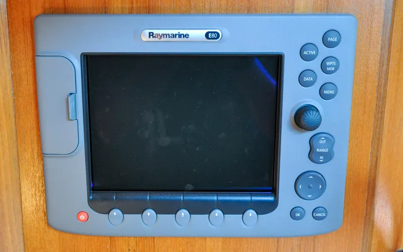Slide: The Image of Hunter 45CC - Coralee - Navigation Station - Multifuntion Display - 100