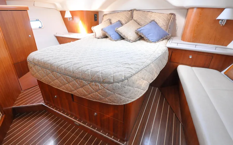 Slide: The Image of Hunter 45CC - Coralee - Aft Cabin - Centerline Queen - 115