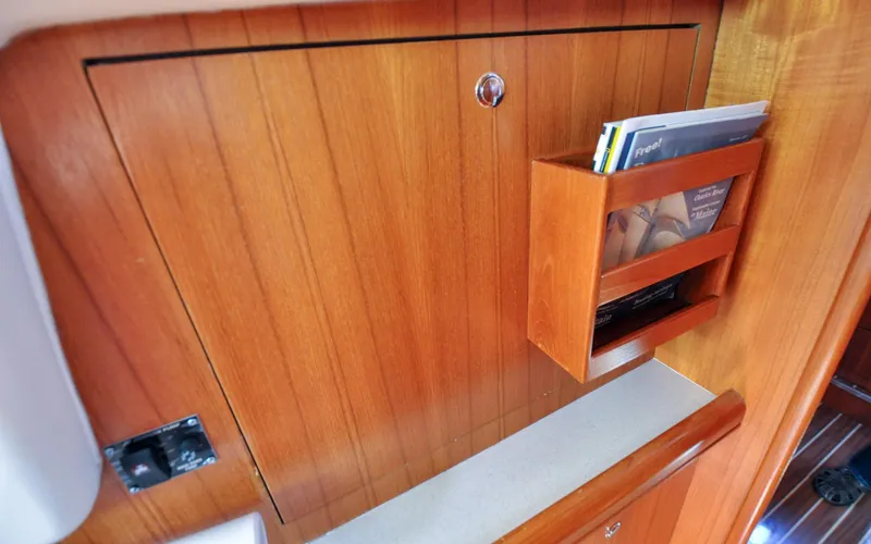 Slide: The Image of Hunter 45CC - Coralee - Aft Port Corridor - 126
