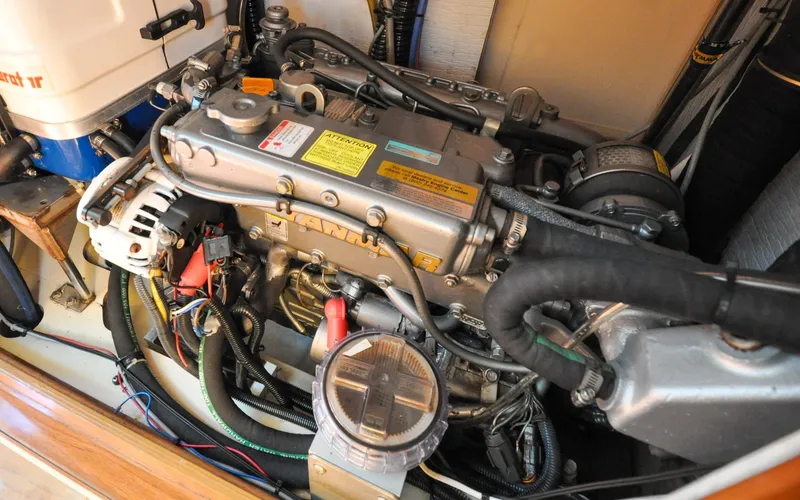 Slide: The Image of Hunter 45CC - Coralee - Engine Room - 130