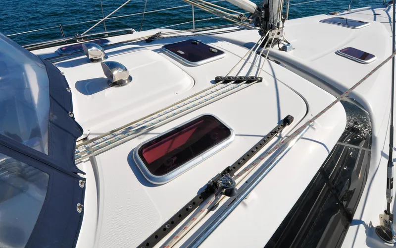 Slide: The Image of Hunter 45CC - Coralee - Salon Roof - 42
