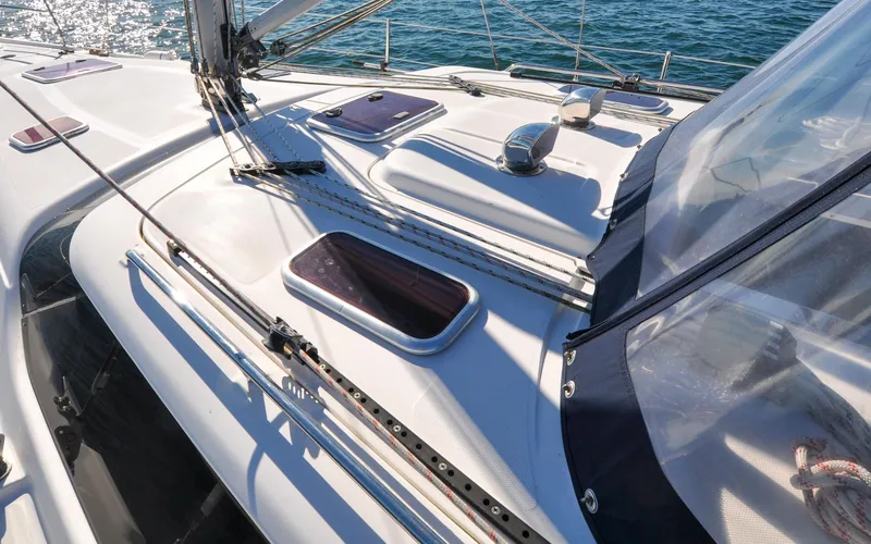 Slide: The Image of Hunter 45CC - Coralee - Salon Roof - 43