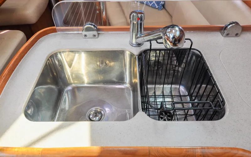 Slide: The Image of Hunter 45CC - Coralee - Galley - Sink - 71