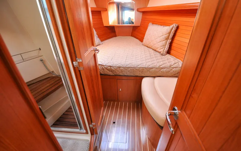 Slide: The Image of Hunter 45CC - Coralee - Forward Cabin - 78