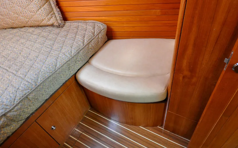 Slide: The Image of Hunter 45CC - Coralee - Forward Cabin - Settee - 81