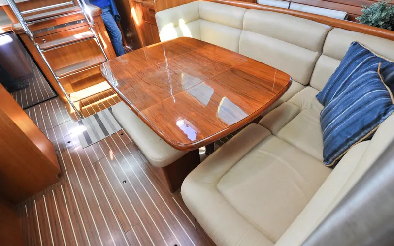 Slide: The Image of Hunter 45CC - Coralee - Forward Head - Salon - Dinette - 92