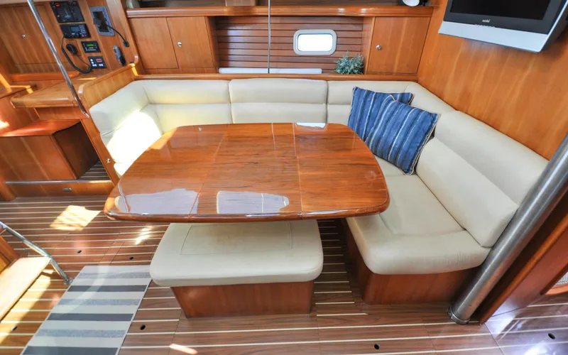 Slide: The Image of Hunter 45CC - Coralee - Forward Head - Salon - Dinette - 93