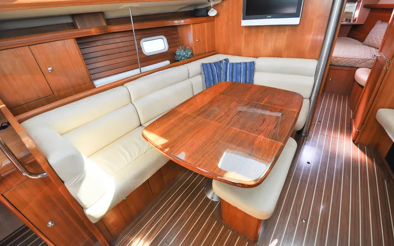 Slide: The Image of Hunter 45CC - Coralee - Forward Head - Salon - Dinette - 96