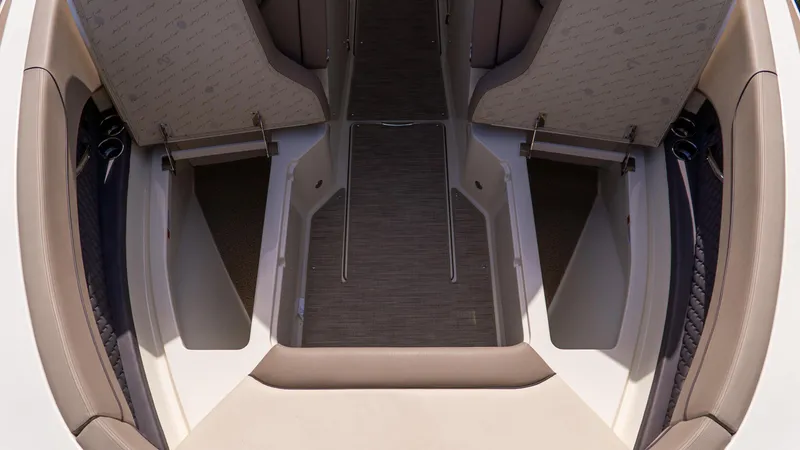 Slide: The Image of Chris-Craft Calypso 32 2025 - 51