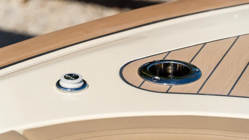 Slide: The Image of Chris-Craft Calypso 32 2025 - 54