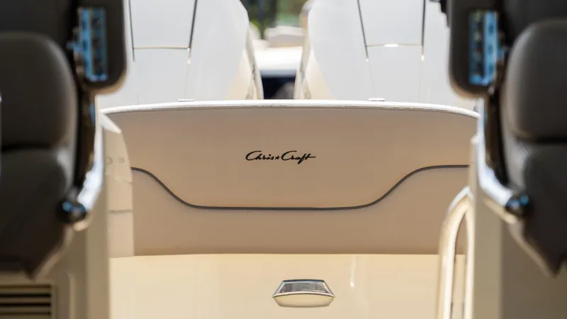 Slide: The Image of Chris-Craft Calypso 32 2025 - 57