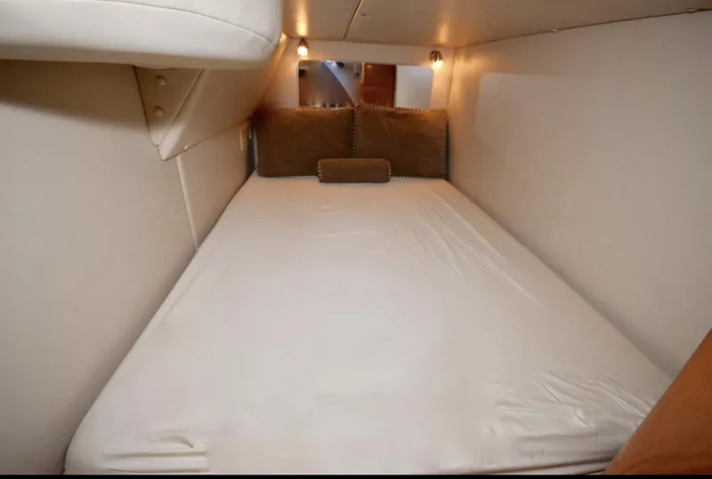 Slide: The Image of Chaparral Signature 350 2010 cabin bed with white mattress and brown pillows. - 21