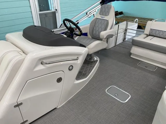 Slide: The Image of 2024 Bennington 25 QSB X1 boat with luxurious seating and cup holders. - 15