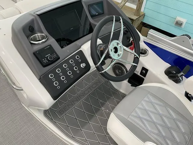 Slide: The Image of 2024 Bennington 25 QSB X1 boat interior with cushioned seating and cup holders. - 17